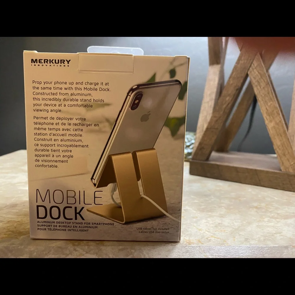 Universal smart phone dock